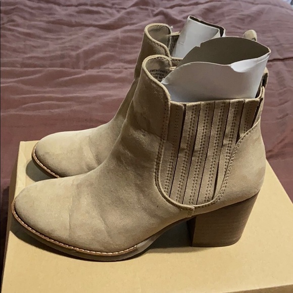 Francesca’s Tan Booties. New Condition! - Picture 3 of 11